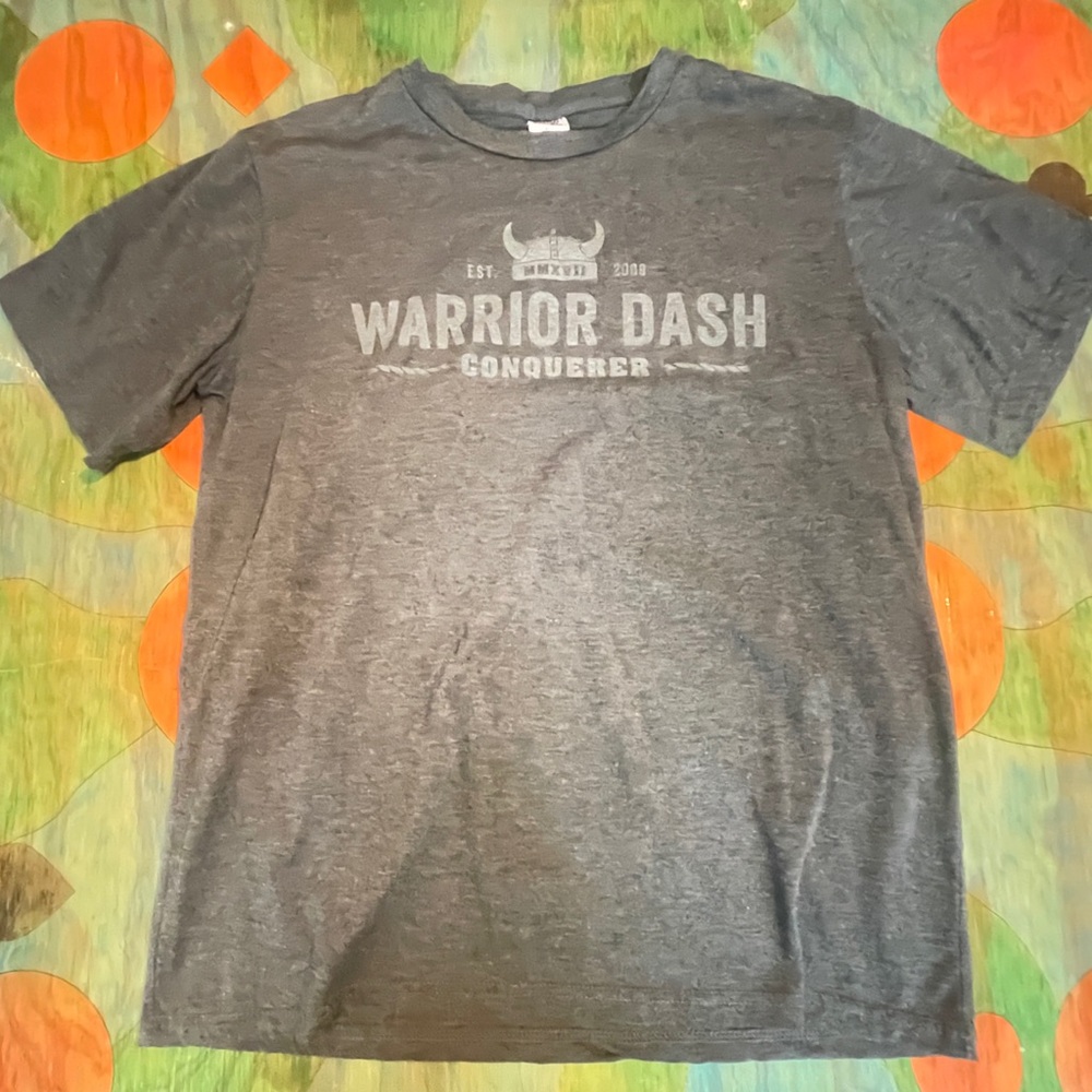 Warrior Dash Men’s Unisex CONQUERER Viking Helmet Graphic Gray T-Shirt L.